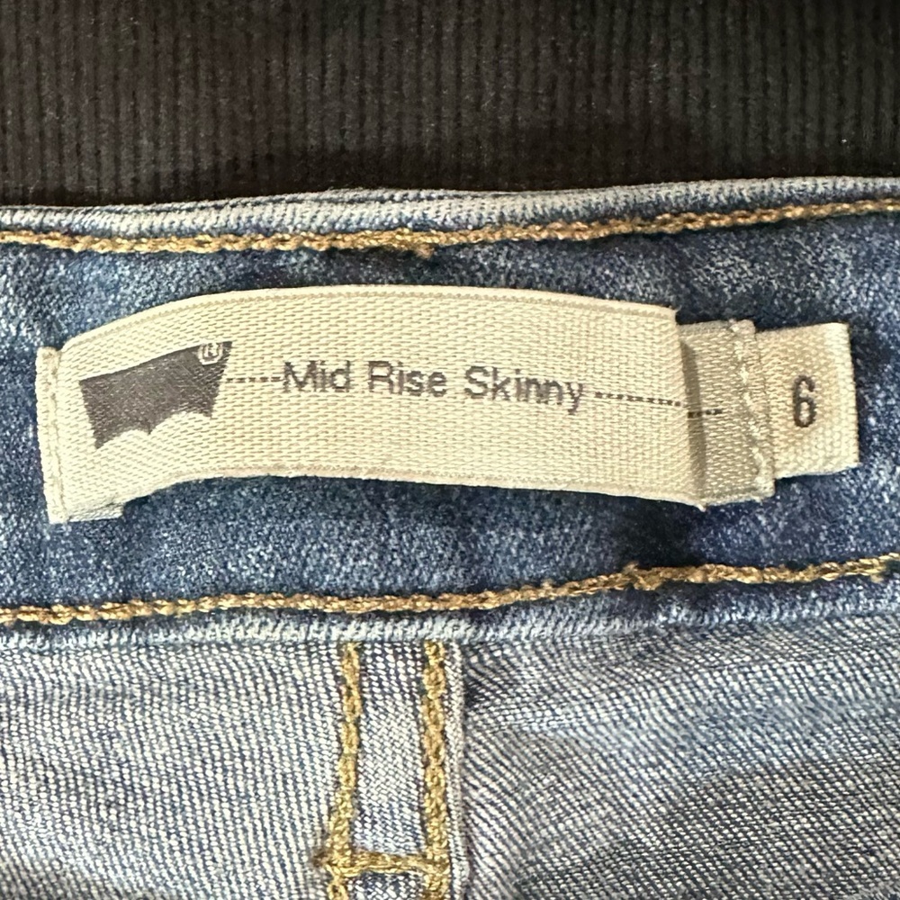 LEVIS Mid Rise Skinny - Picture 4 of 5